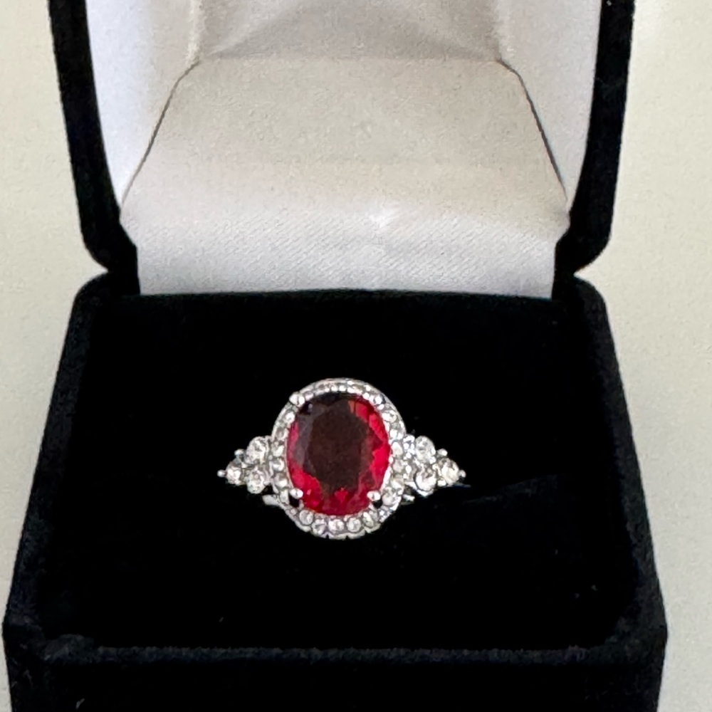 Glamorous Red Oval Crystal Halo Ring – Silver Tone Costume Jewelry Size 7
